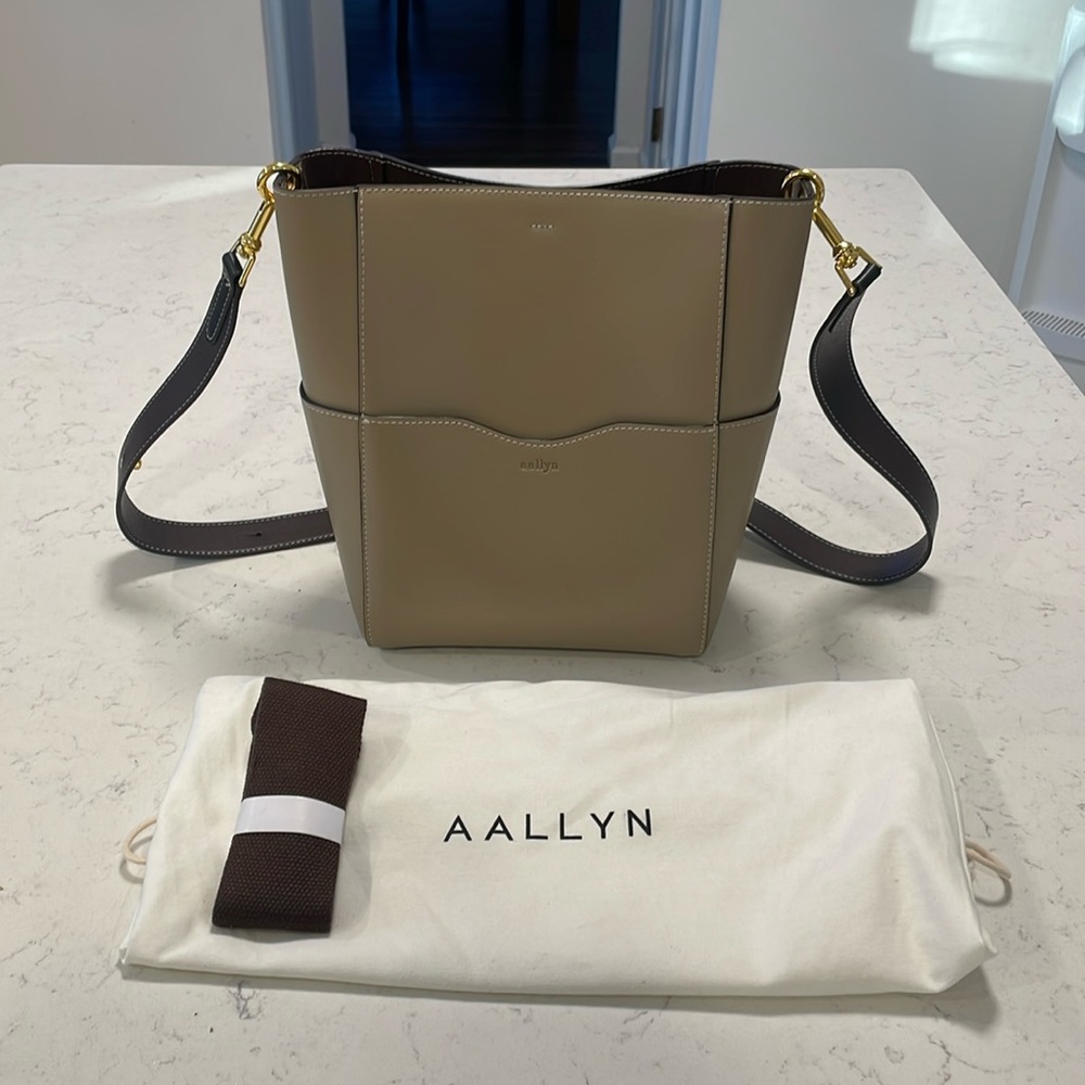 AALLYN Jordan Bucket bag